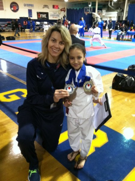 Brooklyn Amity Karate Okulu 40 madalya ile New York birincisi oldu