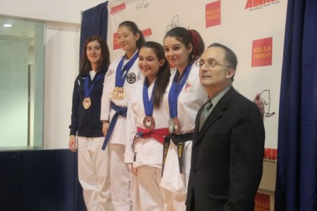 Brooklyn Amity Karate Okulu 40 madalya ile New York birincisi oldu