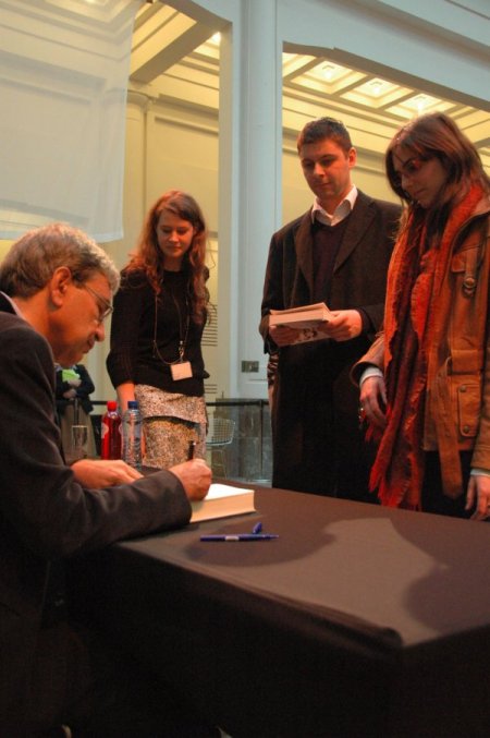 Brüksel’deki Edebiyat Festivalin Onur Konuğu Orhan Pamuk Oldu