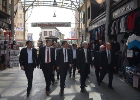 BTSO başkan adayı İbrahim Burkay, seçime 'Payitaht Çarşısı' ile başladı