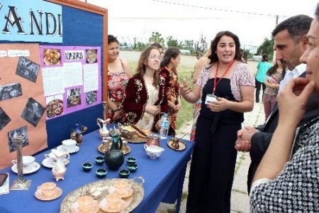 BTSO Kız Teknik ve Meslek Lisesi Bahar Şenliği düzenledi