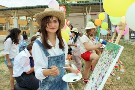 BTSO Kız Teknik ve Meslek Lisesi Bahar Şenliği düzenledi