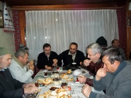 Bu camide her cuma sabahı bayramlaşılıp kahvaltı ediliyor