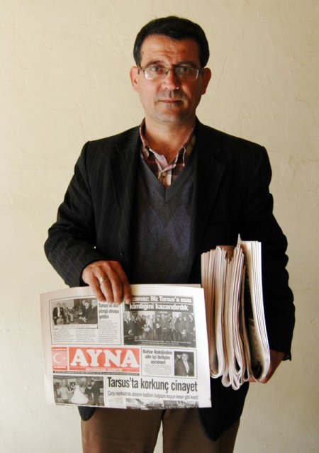 Bu ilçede yerel gazeteler duvardan okunuyor