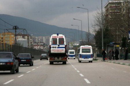 Bu Kez Ambulansı Taşıdılar