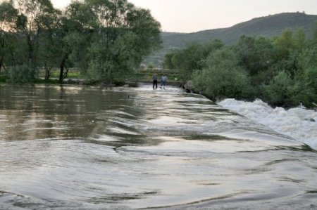 Bu Köprüde Sular Alttan Değil, Üstten Akıyor