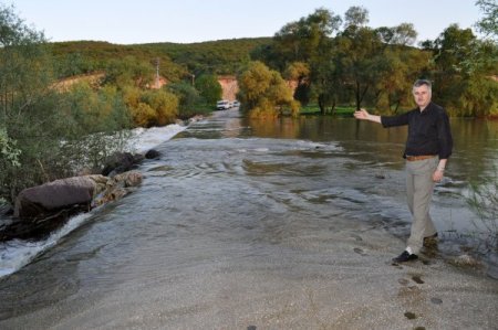 Bu Köprüde Sular Alttan Değil, Üstten Akıyor