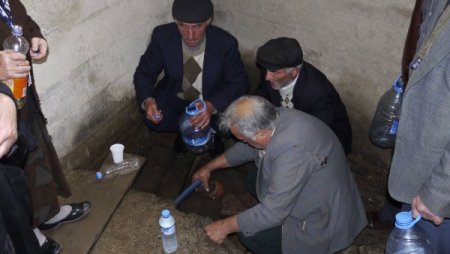 Bu Köyde Maden Suyu Bedava