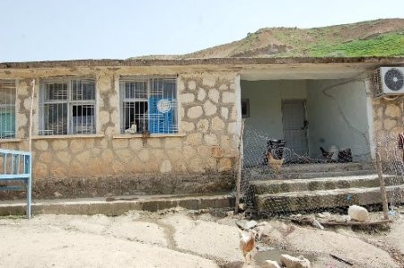 Bu köyde okul var, öğrenci yok