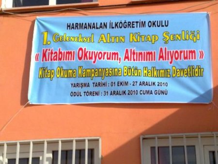 Bu Okul Kitap Okuyan Köylüye Altın Veriyor