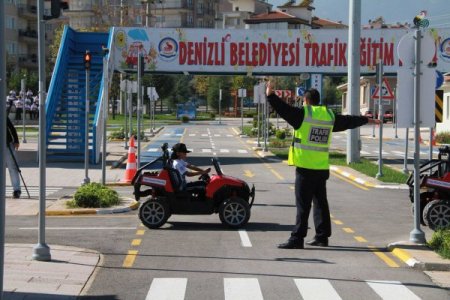 Bu parkta çocuklar trafiği eğlenerek öğreniyor