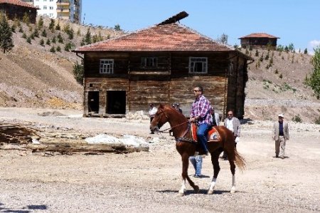 Bu parkta köy hayatı tüm canlılığıyla yaşanacak