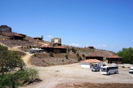 Bu parkta köy hayatı tüm canlılığıyla yaşanacak