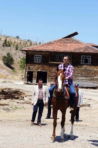 Bu parkta köy hayatı tüm canlılığıyla yaşanacak