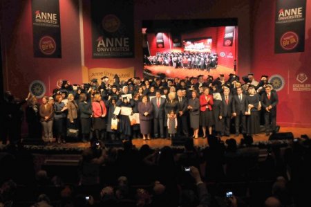 Bu sefer anneler kep fırlattı