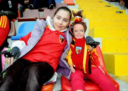 Bu taraftar tezahürat yapamıyor ama takıma uğur getiriyor