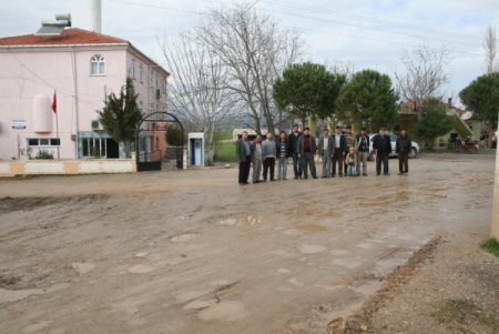 Bu yola asfalt en son 13 yıl önce atılmış