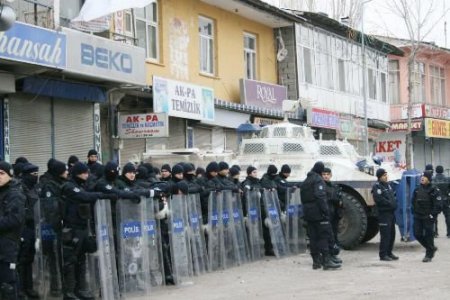 Bulanık'ta Kepenkler Açılmadı, Güvenlik Had Safhada