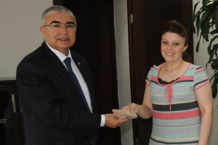 Bulduğu 5 bin liralık altını sahibine teslim etti