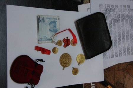 Bulduğu altın dolu çantayı sahibine teslim etti