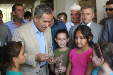 Bülent Arınç, Antalya’da akraba ziyaretinde bulundu