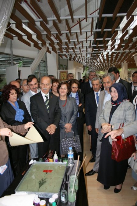 Bülent Arınç, Busmek Sergisini Açtı