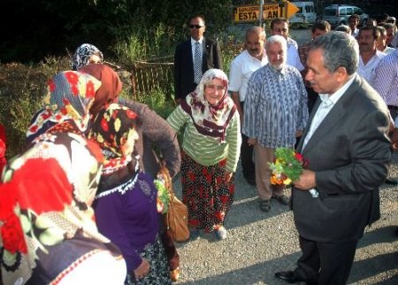 Bülent Arınç, Eşiyle Birlikte 700 Metrelik Kanyonu Yürüyerek Gezdi