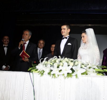 Bülent Arınç, nikah şahidi oldu