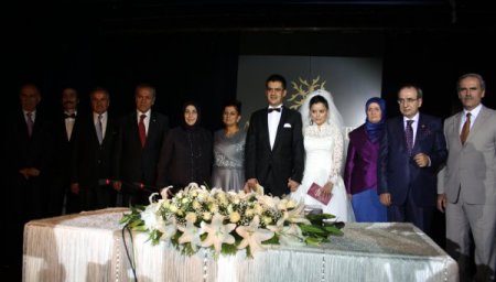 Bülent Arınç, nikah şahidi oldu