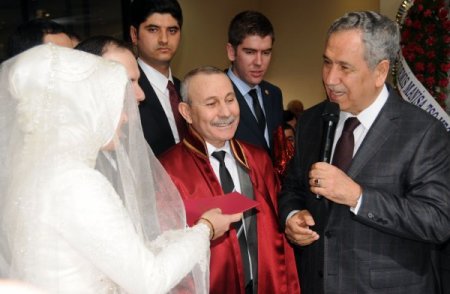 Bülent Arınç, nikah şahitliği yaptı
