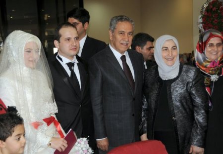 Bülent Arınç, nikah şahitliği yaptı
