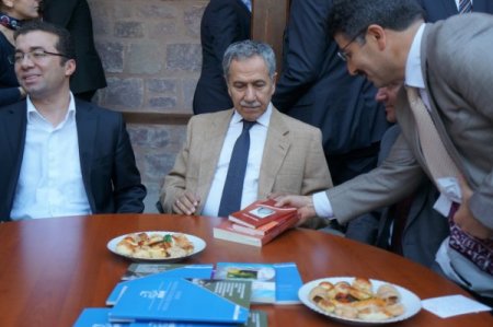 Bülent Arınç: 10 yılda 3 bin 500 vakıf eserini ayağa kaldırdık