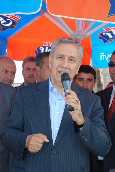 Bülent Arınç: Bizi Birbirimize Düşürenlere Karşı Yekvücut Olalım