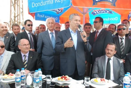 Bülent Arınç: Bizi Birbirimize Düşürenlere Karşı Yekvücut Olalım