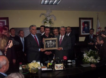 Bülent Arınç: Bizim Kimsenin Yaşam Biçiminden Şikayetimiz Yok