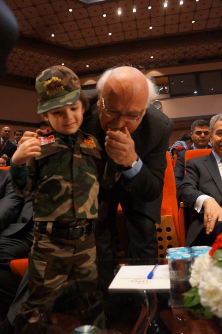 Bülent Arınç ve Nabi Avcı, 3 bin öğrenciyi Çanakkale’ye yolcu etti