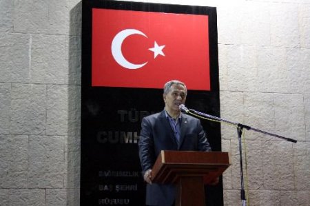 Bülent Arınç: Yeni Bir Anayasa Yapmaya Hem Yasal Hem Psikolojik Engeller Var
