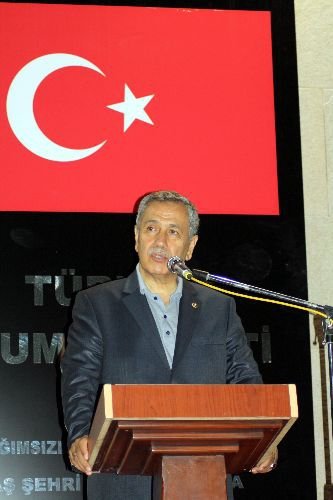 Bülent Arınç: Yeni Bir Anayasa Yapmaya Hem Yasal Hem Psikolojik Engeller Var