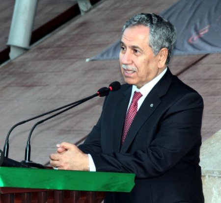 Bülent Arınç’ın otomobili olanlara maaş uyarısı