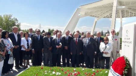 Bülent Ecevit’in doğum yıl dönümü mezarı başında kutlandı