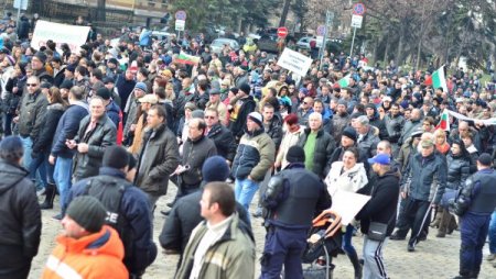 Bulgaristan, elektrik faturaları için ayağa kalktı