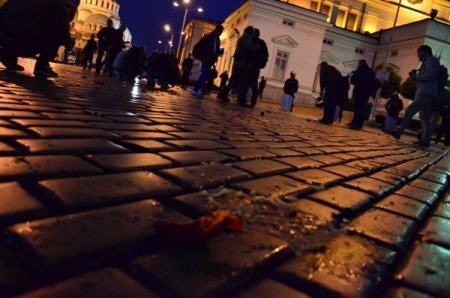 Bulgaristan parlamentosu önünde “domates ihtilali”