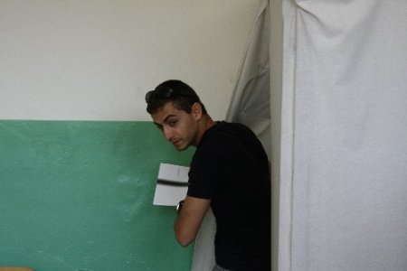 Bulgaristan seçimine sahte pusulalar gölge düşürdü