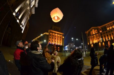 Bulgaristan’da halk yeni yılı meydanlarda karşıladı