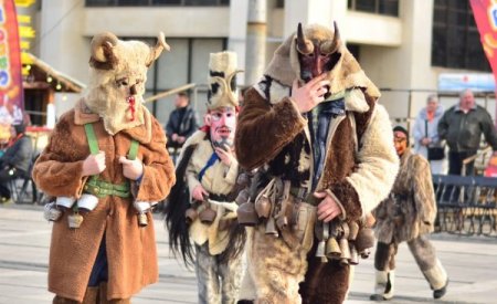 Bulgaristan’da kötü ruhları kovma festivaline büyük ilgi