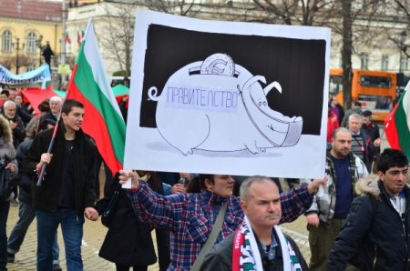 Bulgaristan'da milli bayram protestolar gölgesinde geçti