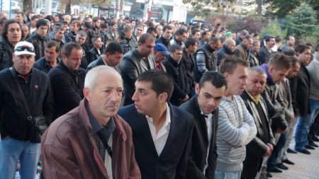 Bulgaristan’da Müslümanlar camilere sığmadı