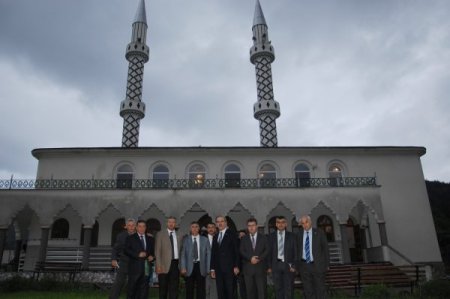 Bulgaristan'daki Kabaağaç Camii İbadete Açıldı