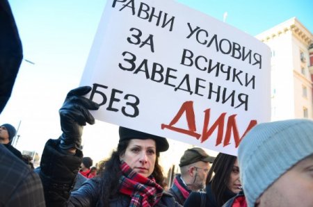 Bulgarlar sigara yasağına 6 ay dayanabildi