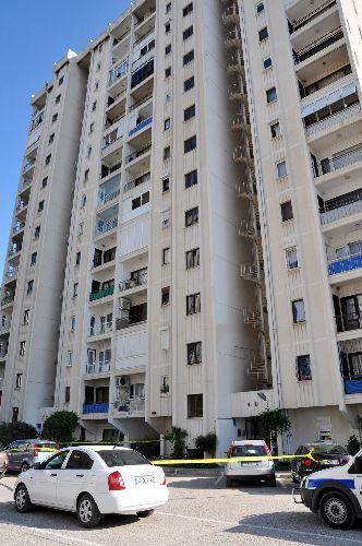 Bunalıma Giren Genç, 11'inci Kattan Atlayarak İntihar Etti